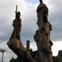 Ces sculptures en bois,  la gloire des plerins, nous souhaitent 