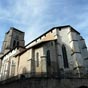 Saint-Astier : L'glise se dresse en centre-ville,  proximit d'une place o a t rige la statue du saint. L'difice, roman  l'origine, a t fortifi, puis trs remani au XVe sicle.