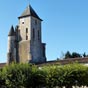 Lglise de Notre-Dame-de-l'Assomption laisse par ses lments de style du xiie sicle (roman), du xve sicle (gothique) et du xixe sicle (reconstruction des parts dmolis) imaginer quelles forces se droulaient pendant le millnaire pass.  Le clocher, dont 2 faces sont encore en tat original roman est remarquable. Dans la crypte ou sous le croisillon sud on a trouv un ossuaire qui date vraisemblablement dune importante bataille entre les forces du prince de Cond (Fronde) et celles du roi de France en 1652 aux alentours de Berneuil .