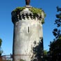Un quart d'heure avant d'atteindre Pons nous dcouvrons cette impressionnante tour....