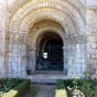 Le porche Saint Gilles: Cette porte d'apparat situe sous la chapelle Saint Gilles  tait celle par laquelle entraient les htes des sires de Pons pour pntrer dans  la cour du chteau en empruntant un chemin pav en pente douce (dbouchant  peu prs au milieu du jardin public actuel).