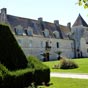 La prestigieuse dynastie des sires de Pons s'tait teinte en 1586. La famille d'Albret lui succda et reconstruisit au XVIIe sicle, sur les ruines de l'ancien chteau, un manoir qui abrite maintenant l'Htel de Ville de Pons (Notre photo)