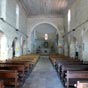 L'intrieur de Saint Vivien a t reconstruit aux XVIIIe et XIXe sicle et n'a rien gard de son origine... Le chur est en cul de four; la nef est  quatre traves avec cinq fentres sur les bas-cts et trois dans la nef; elles sont toutes en plein cintre. Les plafonds sont en bois et plans.