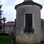 Les Lves et Thoumeyragues : Pigeonnier au hameau des Gourds.