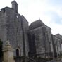 Saint-Ferme : L'glise et l'Abbaye. Cette abbaye date du VIe sicle. Il s'agit d'un monastre fond par des moines noirs qui y vcurent du VIe au VIIIe sicles, et en furent chasss et remplacs par des bndictins venus de Saint-Florent-de-Saumur par lun des quatre chemins de Compostelle, la voie de Vzelay dite route de Pologne, et qui fondrent en 1080 l'abbaye, clbre pour ses chapiteaux romans. Rattache  celle de Saint-Florent-de-Saumur, elle constituait un haut lieu de plerinage des adorateurs des reliques de Marie-Madeleine, de saint Fiacre et de saint Ferme. Elle fut fortifie pour la guerre de Cent Ans au XIVe sicle, puis pour les guerres de religion aux XVIe sicle et XVIIe sicle, les btiments claustraux sont demeurs intacts.