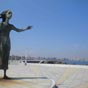 Gijon: Au-del de la plage San Lorenzo on atteint la Madre del Emigrante, une statue de Ramon Muriedas Mazorra en hommage  l'migration asturienne vedrs les Amriques.