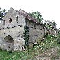 Au Moyen-Age, proprit des moines de La Charit, la fort comme la fontaine apportrent les premires ressources d'activit au Domaine de La Vache qui couvrait plusieurs hectares. A environ 500 m de la source, les premiers btiments apparaissent, nomms aujourd'hui Le Pavillon, La Forge, Le Domaine des Forges. A La Vache, une tour du XVe sicle abrite l'escalier du manoir, demeure des familles de meuniers qui se succdrent entre 1470 et 1710 (moulin  foulon puis  bl). L'nergie tait procure par la captation du cours d'eau qui change de direction  cet endroit, passe sous le pont de pierre et se dirige vers Raveau. Les diffrents btiments du hameau de La Vache trouvrent une nouvelle destination aux XVIIe et XVIIIe sicles avec la cration d'un haut-fourneau. Une activit qui se dveloppa sous la houlette de Babeau de la Chaussade, Grand Commis du Roi et Matre de Forges  Gurigny et  La Vache. Le minerai de fer des Bertranges, le meilleur de France selon Colbert, tait port dans la grande halle ainsi que les bois de chauffage et jet dans le haut-fourneau, activ par une soufflerie alimente par l'nergie hydraulique, d'o il ressortait en fonte incandescente dans la halle de coule dispose dans l'axe du haut-fourneau. Les dchets de fusion appels laitier (scories de minerai, silice vitrifie) revtent l'aspect d'un caillou noir plus ou moins translucide qui se retrouve en abondance dans deux importantes buttes et qui tmoignent de deux sicles d'activit du haut-fourneau de La Vache. Cette industrie rassembla jusqu' cent ouvriers en son temps. La fonte pouvait tre transforme sur place  La Forge ou  Gurigny dans les grandes Forges Royales de La Chaussade qui produisaient principalement des ancres, rivets, chanes, clous de charpente, cbles pour la Marine Royale. A Nevers taient galement produits les canons de guerre de marine. A la rvolution, le site industriel fut nationalis. Les plans des btiments du Domaine des Forges de La Vache figurent au Muse de la Marine  Paris, tels qu'ils sont encore aujourd'hui. L'activit du haut-fourneau cessa dfinitivement le 14 juin 1848. 