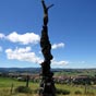 Totem en bois avant la descente sur Saugues.