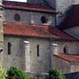 L'glise Saint-Andr (XIIe-XIIIe sicles) est fortifie et de style romano-gothique.