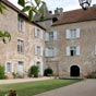 Bduer: L'agrable  cour du chteau