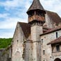 Ne subsiste aujourd'hui du monastre que son glise qui montre une jolie nef lambrisse ainsi qu'un beau retable dor que nous vous invitons  dcouvrir.