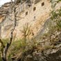 Brengues: On dcouvre le chteau des anglais  flan de falaise...