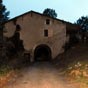 Tr�s t�t le matin on quitte Sorde en passant sous l'ancien h�pital de p�lerins....