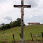 Un beau crucifix localis� � la sortie de Bergouey....