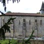 Cette �glise Saint Jacques est la soeur jumelle de celle d'Arancou: m�me tour polygonale sur le c�t� et plan identique.