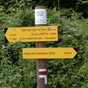Reprenons le chemin...Garris ne figure pas sur ce pannonceau mais notre guide nous pr�cise qu'il nous reste 8,7 km de p�r�grination pour l'atteindre! Saint Palais fera partie de l'�tape suivante (� moins, bien s�r, que vous d�cidiez de vous y rendre d�s aujourd'hui (4,00km apr�s Garris)