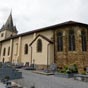 L'�glise est h�las souvent ferm�e , mais une fen�tre basse, � droite de l'�difice, permet d'apercevoir cette colonne-b�nitier. A l'origine, deux colonnes identiques soutenaient la tribune � l'entr�e de la nef.