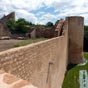 Ainay-le-Chteau : enceinte (photo Jack Trouv).
