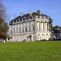 Le ch�teau du Bouilh se situe � Saint-Andr�-de-Cubzac, en Gironde. Il est constitu� d'un ensemble de b�timents : pavillon d'honneur et communs dispos�s en h�micycle qui datent du XVIIIe si�cle. L'architecte du ch�teau est Victor Louis qui y travailla de fin 1786 � ao�t 1789. 