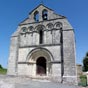   L'glise paroissiale de Saint-Palais est romane et date du XIIe sicle; le mur nord de la nef a t refait au XIXe sicle.