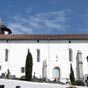 Bidart : L'glise Notre-Dame de l'Assomption date du XVIe sicle. Sa tribune fait lobjet dune inscription par les monuments historiques depuis 2001, et elle est elle-mme inscrite  linventaire du patrimoine culturel. Elle recle un crucifix du XVIIe sicle, une statue en bois du XVIIIe sicle reprsentant saint Jacques et des fonts baptismaux offerts par la reine Nathalie de Serbie, rfugie  Bidart.