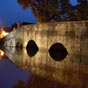 Vieux pont de pierre du XVe sicle enjambant la Marmande 2,7 km avant d'arriver  Saint-Amand.