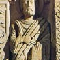 Arles : Portail sculpt� de la Cath�drale Saint-Trophime; Saint-Jacques est repr�sent� en ap�tre �vang�lisateur.