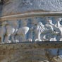  Animaux fantastiques surgis  lappel de la cinquime et sixime trompette de lApocalypse,Sept animaux sont disposs et mme concentrs dans ce premier bas-relief. Lorsque lesprit de lhomme est concentr et quil se trouve dans de bonnes dispositions, lorsquil a envie de comprendre la signification des choses spirituelles, des choses den haut que les bas-reliefs de l'glise de saint-Paul-ls-Dax reprsentent, la libre imagination soutient sa crativit et lui rvle un monde nouveau.