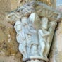  Un baladin se tient en quilibre sur la tte et les mains et fait rouler sur ses pieds nus une grosse boule. Il y a un personnage assis et un musicien. Le tailloir est orn de grappes de raisins.