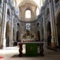 Intrieur de la cathdrale :  la croise du transept la coupole est orne de peintures. Dans le chur, ont t conserves les belles stalles des chanoines datant de l'ancienne cathdrale (XVIe sicle). Le matre autel et l'autel de la Vierge, en marbre de couleurs du milieu du XVIIIe sicle sont l'uvre des sculpteurs avignonnais d'origine suisse, les frres Mazzetti.