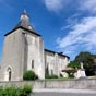 ....pour d�fendre la population des envahisseurs, l'�difice fut fortifi� ....
