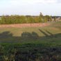 Thtre gallo-romain et thermes gallo-romains des Arnes. Le thtre gallo-romain des Arnes de Thnac a t fouill intgralement en 1990. Construit sur un terrain plat, le thtre avait un diamtre de 90 mtres. Acquis par l'tat le 25 juin 1986, il a t vendu  la commune le 21 mars 2000. Il est class aux Monuments Historiques par arrt du 18 dcembre 1990. Des vestiges de thermes romains ont pu tre reconnus, mais on n'a jamais pu dcouvrir de sanctuaire  cet endroit. L'ensemble du site gallo-romain a fait l'objet d'un classement aux Monuments Historiques par arrt du 2 mai 1912.