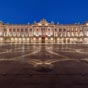 Le Capitole est l'un des principaux monuments de Toulouse. Il abrite aujourdhui l'Htel de ville et le thtre du Capitole. Sa construction a t dcide par les Capitouls en 1190, afin dy tablir le sige du pouvoir municipal. Il est lemblme de la ville et cest lemplacement du pouvoir municipal depuis plus de huit sicles. 