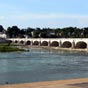 Le Pont Wilson est le plus vieux pont de Tours encore debout, construit entre 1765 et 1778. Il est compos de 15 arches, long de 434 mtres et traverse la Loire. Les Tourangeaux le surnomment  Pont de pierre .