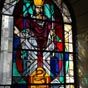 Ds l'entre du muse, le roi Salomon est  l'honneur avec ce beau vitrail.Les lgendes compagnonniques font rfrence  trois fondateurs lgendaires: Salomon, Matre Jacques et le pre Soubise qui les mettent en scne  l'occasion de la construction du Temple de Salomon, vnement cens avoir vu natre l'ordre des compagnons, bien que les textes bibliques qui la dcrivent n'en fassent pas mention.