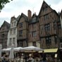 La Place Plumereau avec ses maisons  colombages datant du XVe sicle constitue le centre du quartier du Vieux-Tours.
