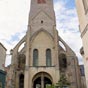 La faade de la tour Charlemagne faisant face  la basilique et recevant la reprsentation de Saint Martin