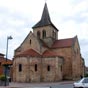 Lurcy-Levis : L'glise Saint-Martin est une glise romane construite aux XIIe sicle et XIIIe sicle, remanie  diverses poques, avec un chevet  plans trfls qui constitue un ensemble sinon unique, du moins rare en France. Le chevet possde trois absides en demi-coupole de grandeur  peu prs gale, groupes en trfle.