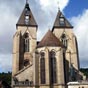L'glise Saint Pierre de Varzy, construite de 1230  1280, est de style gothique, mais ses deux tours ont une disposition typiquement romane.