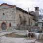 Villambistia: La fontaine des plerins et la chapelle Saint Roch