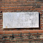 Plaque indicative  localise sur le monument.