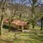 L' Ermita da Fonte Santa, situe dans la commune d'Arza , est un lieu plein de charme et de mystre. Ce sanctuaire compos d'une chapelle, d'une fontaine et d'un moulin est situ dans un paysage naturel idyllique. C'est un lieu charg de lgendes, dont les eaux sont attribues  des miracles et  des pouvoirs de gurison. C'est un site qui invite au tourisme calme et rflchi ,  la contemplation et  l'introspection.