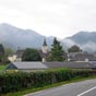 Mifaget:Nous sommes  deux pas du village... l'glise veille sur la cit!