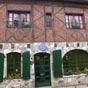 Une maison ancienne sert d'accueil. pour plerins et peut vous permettre de limiter votre tape  23,7 km....