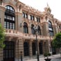 Avils: Le thtre Armando Palacio Valds localis a proximit de l'Office de Tourisme