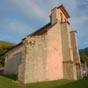 L'glise Saint jacques de Ourdis- Cotdoussan. De son origine romane, elle a gard la nef et le chevet mais le portail, dont le style contraste avec le reste de l'difice, date du XVIIIme sicle. (M-H)