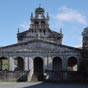 Villabade (6,3 km aprs O Cadavo Baleira)prsente son glise gothique Santa Maria qui a t btie au XVe sicle par Fernando de Castro sur les ruines d'un monastre fond par Saint Franois d'Assise et qui accueillait les plerins.