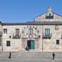 Lugo: Le muse provincal est riche en tmoignages d'archologie, d'ethnologie de traditions et d'art galiciens.On pourra aussi y admirer une magnifique collection de bijoux prromans, en particulier le fameux torque en or de Burela qui pse presque deux kilos!