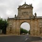 Sahagun : Prs de San Tirso, l'arc de triomphe orn de sculptures dit Arco de San Bnito est en ralit l'ancienne porte monumentale construite en 1662 du couvent de San Facundo.