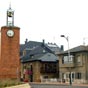 Camponaraya: c'est un long village-rue  cheval sur la rivire. Parmi ses glises banales une chapelle de la solitude, colore et assez kitch 